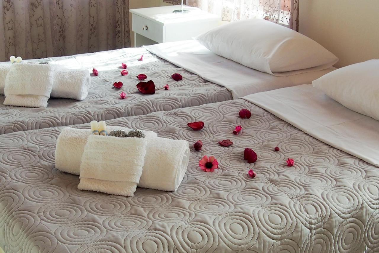 Kleanthe Hotel Chalki Town Ngoại thất bức ảnh