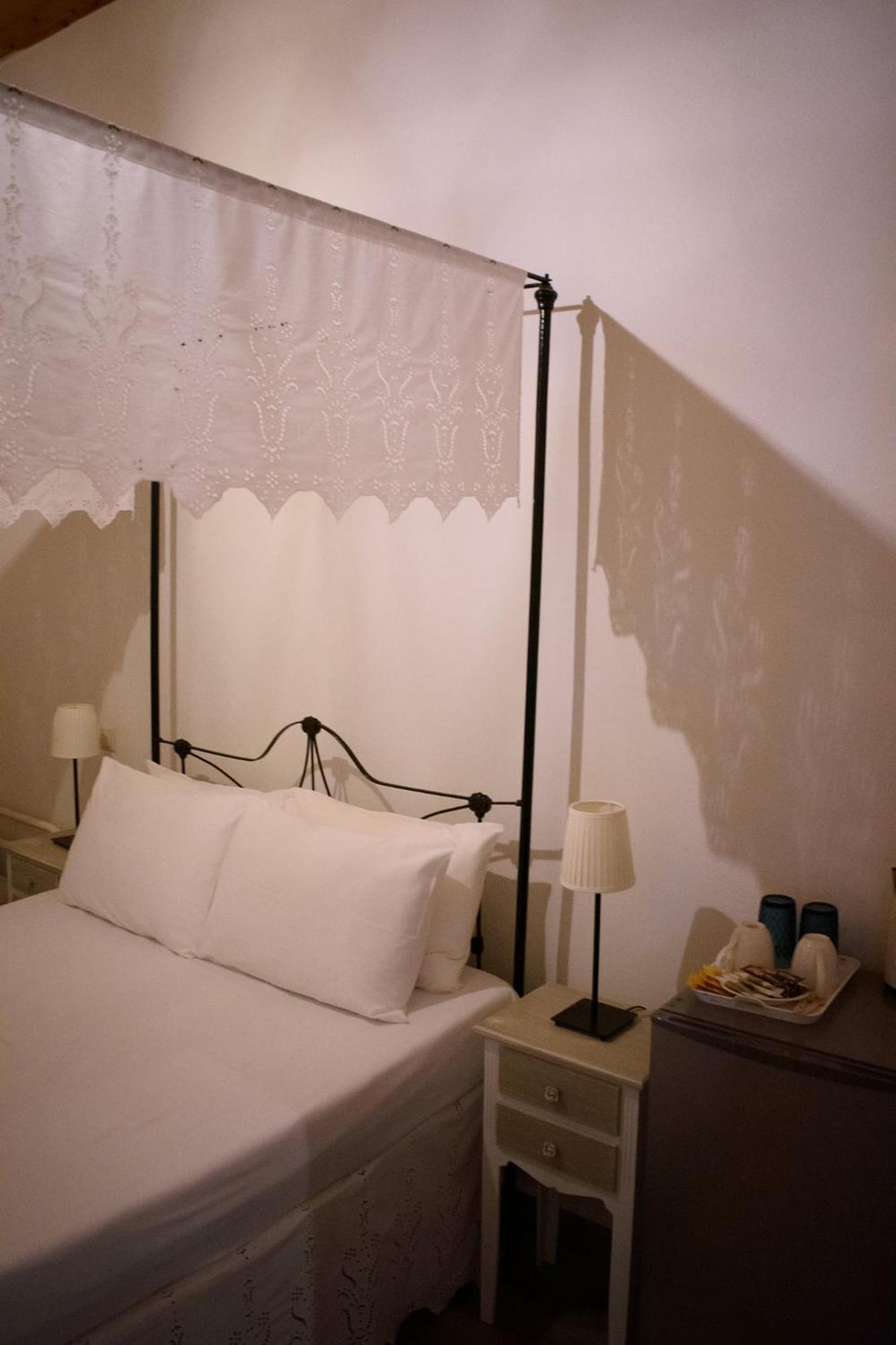 Kleanthe Hotel Chalki Town Ngoại thất bức ảnh