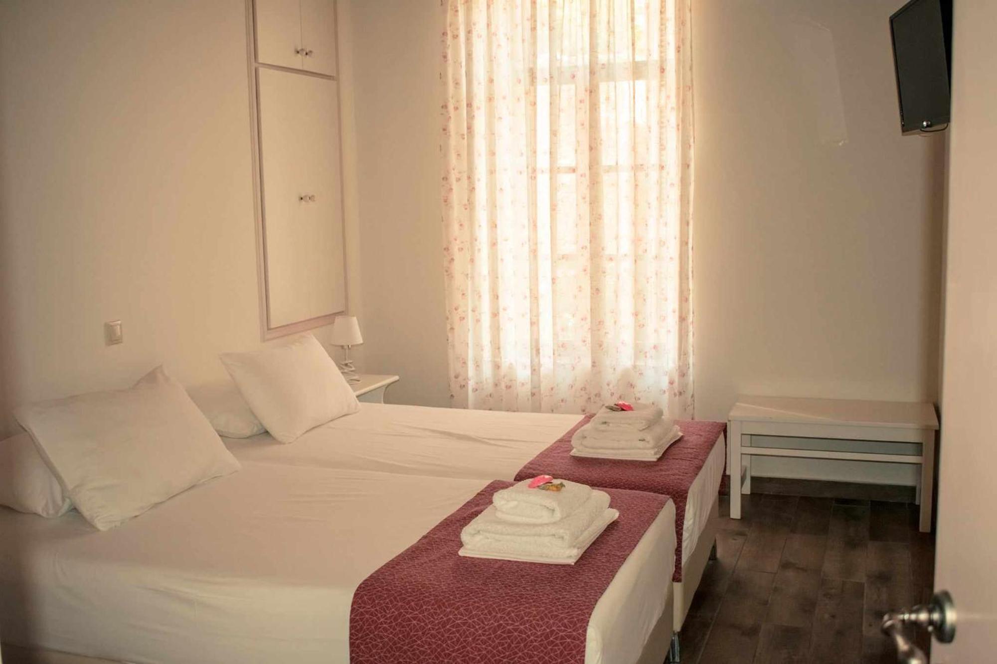 Kleanthe Hotel Chalki Town Ngoại thất bức ảnh
