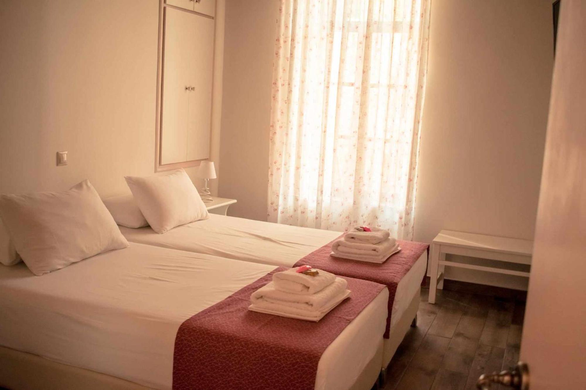 Kleanthe Hotel Chalki Town Ngoại thất bức ảnh