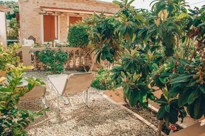 Kleanthe Hotel Chalki Town Ngoại thất bức ảnh
