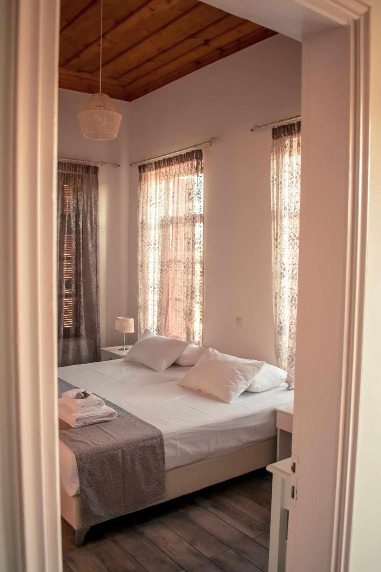 Kleanthe Hotel Chalki Town Ngoại thất bức ảnh