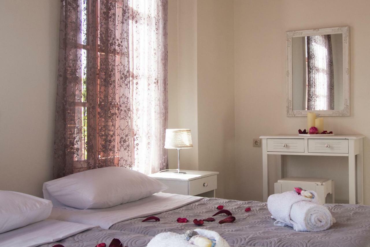 Kleanthe Hotel Chalki Town Ngoại thất bức ảnh