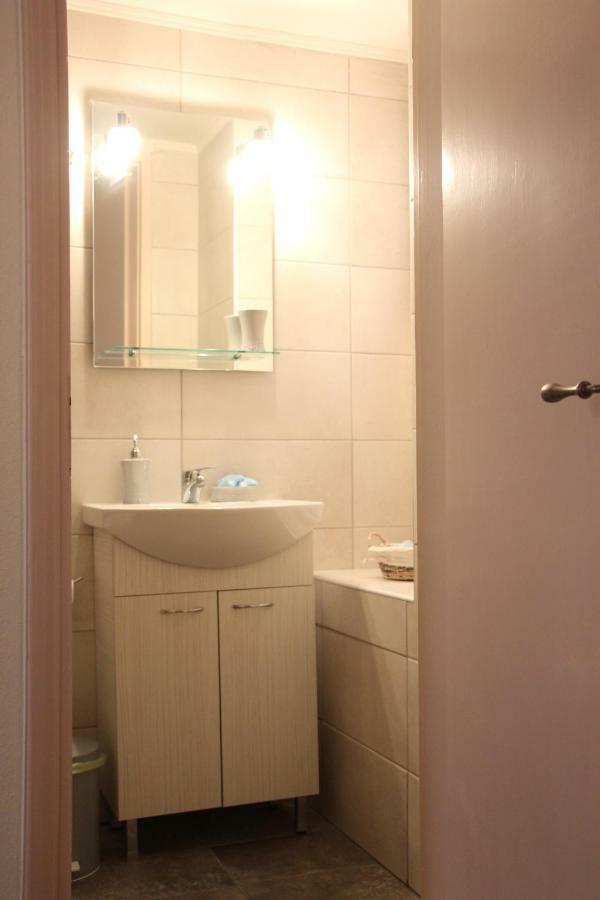 Kleanthe Hotel Chalki Town Ngoại thất bức ảnh